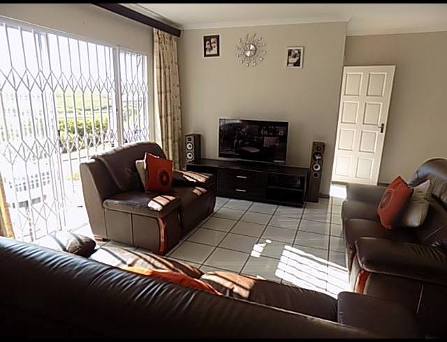 3 BEDROOM TOWNHOUSE RENTED IN PANORAMA PARK